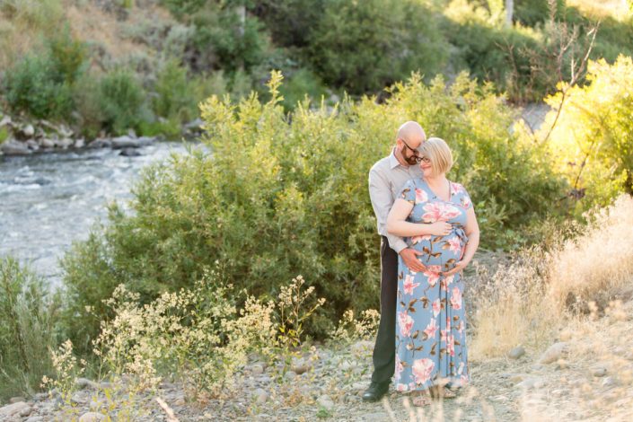 Early fall maternity photos by Reno maternity photographer at mayberry park in reno
