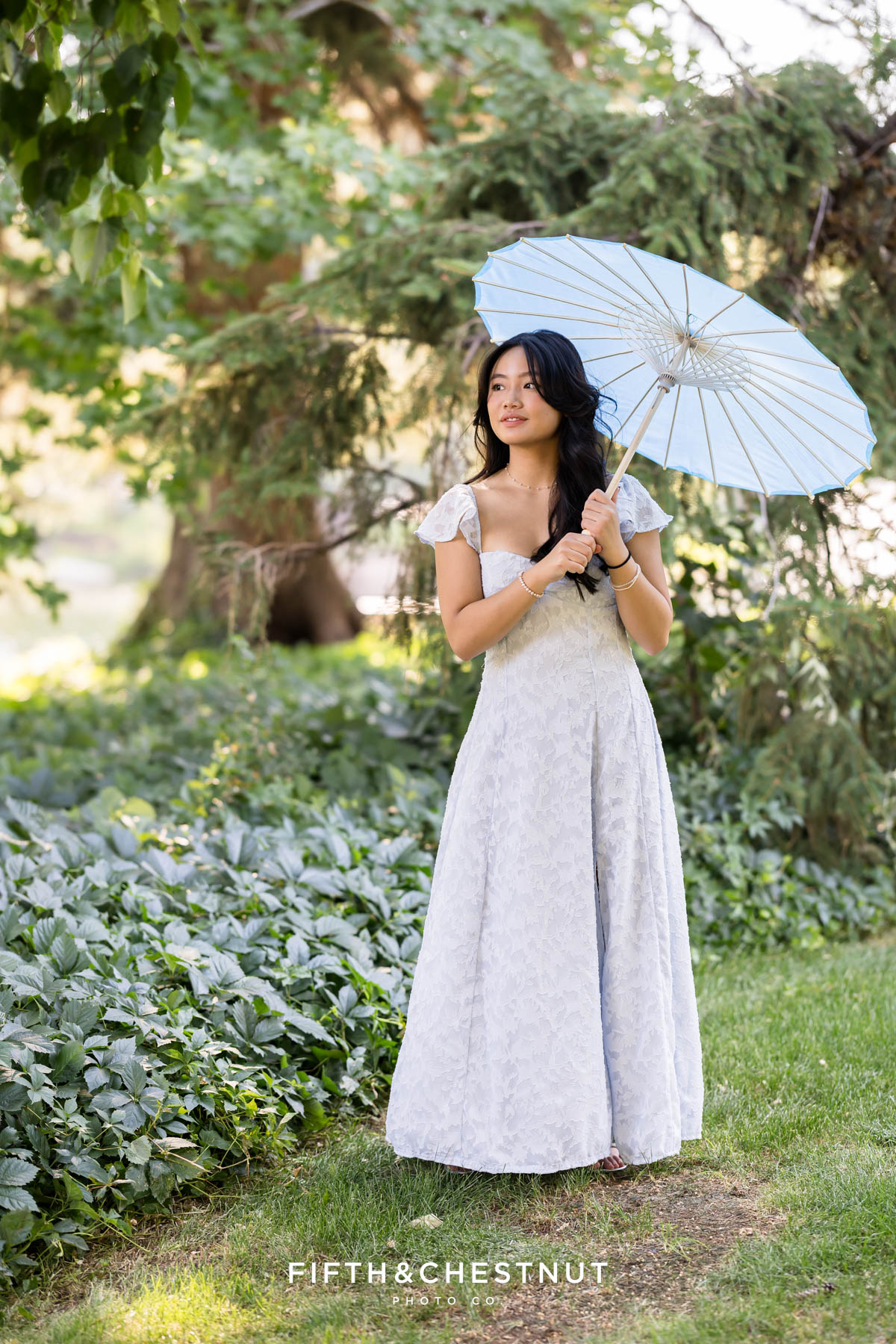 Bridgerton inspired senior portraits at UNR by Reno Senior Photographer