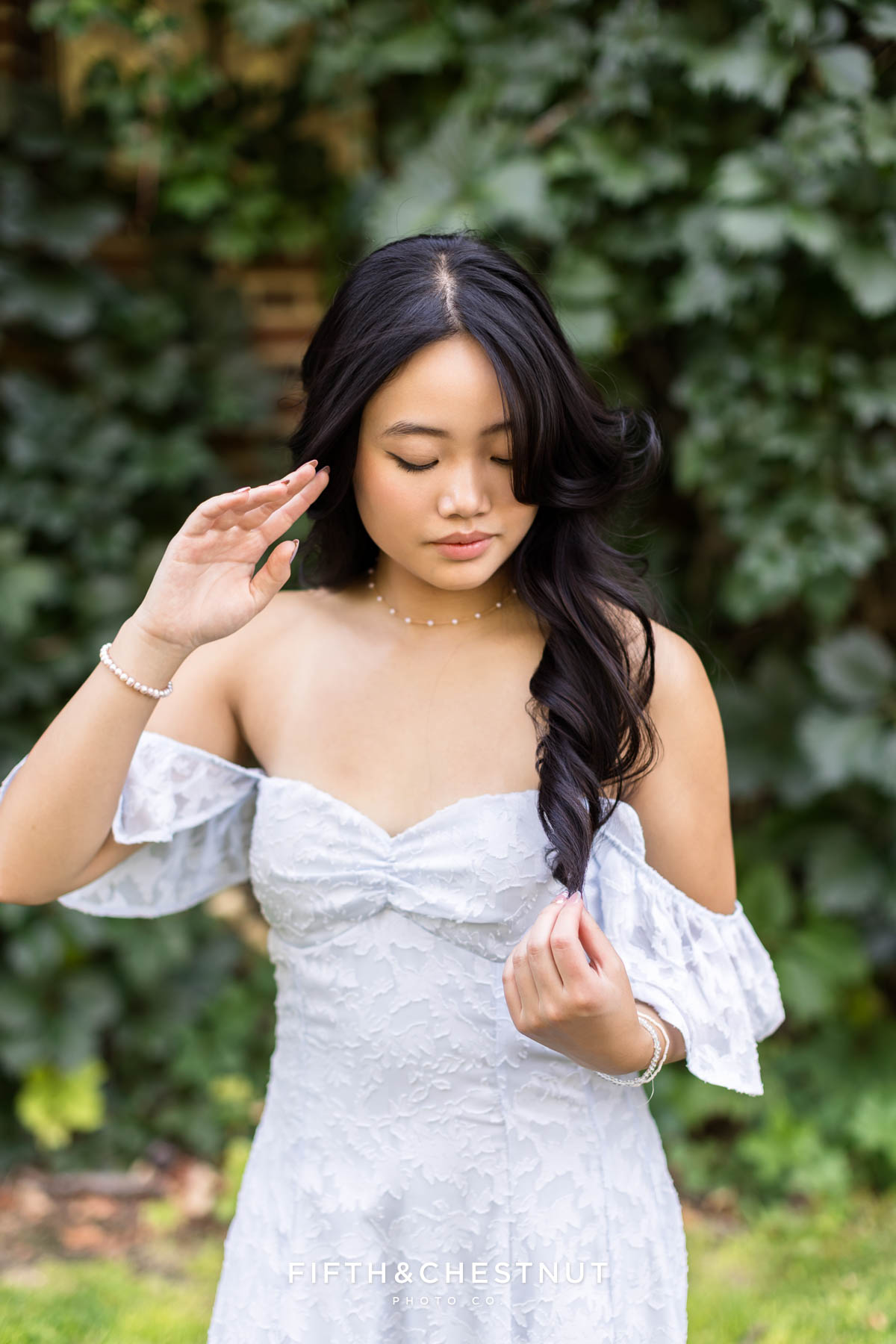 Bridgerton inspired senior portraits at UNR by Reno Senior Photographer