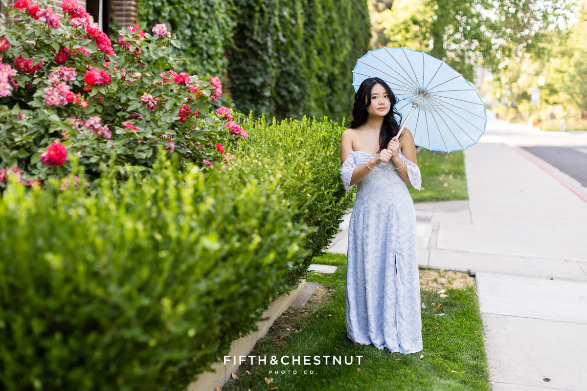 Bridgerton inspired senior portraits at UNR by Reno Senior Photographer