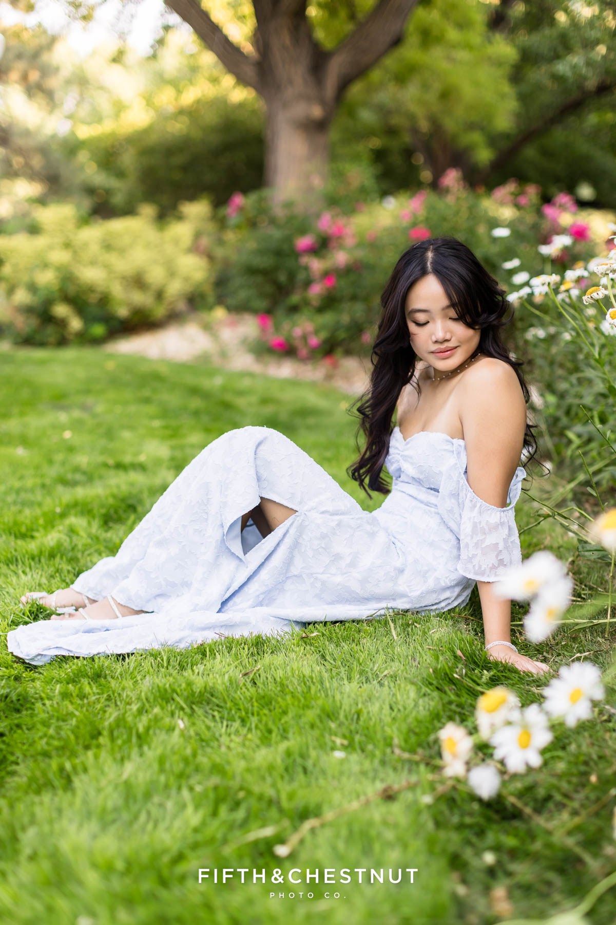 Bridgerton inspired senior portraits at UNR by Reno Senior Photographer