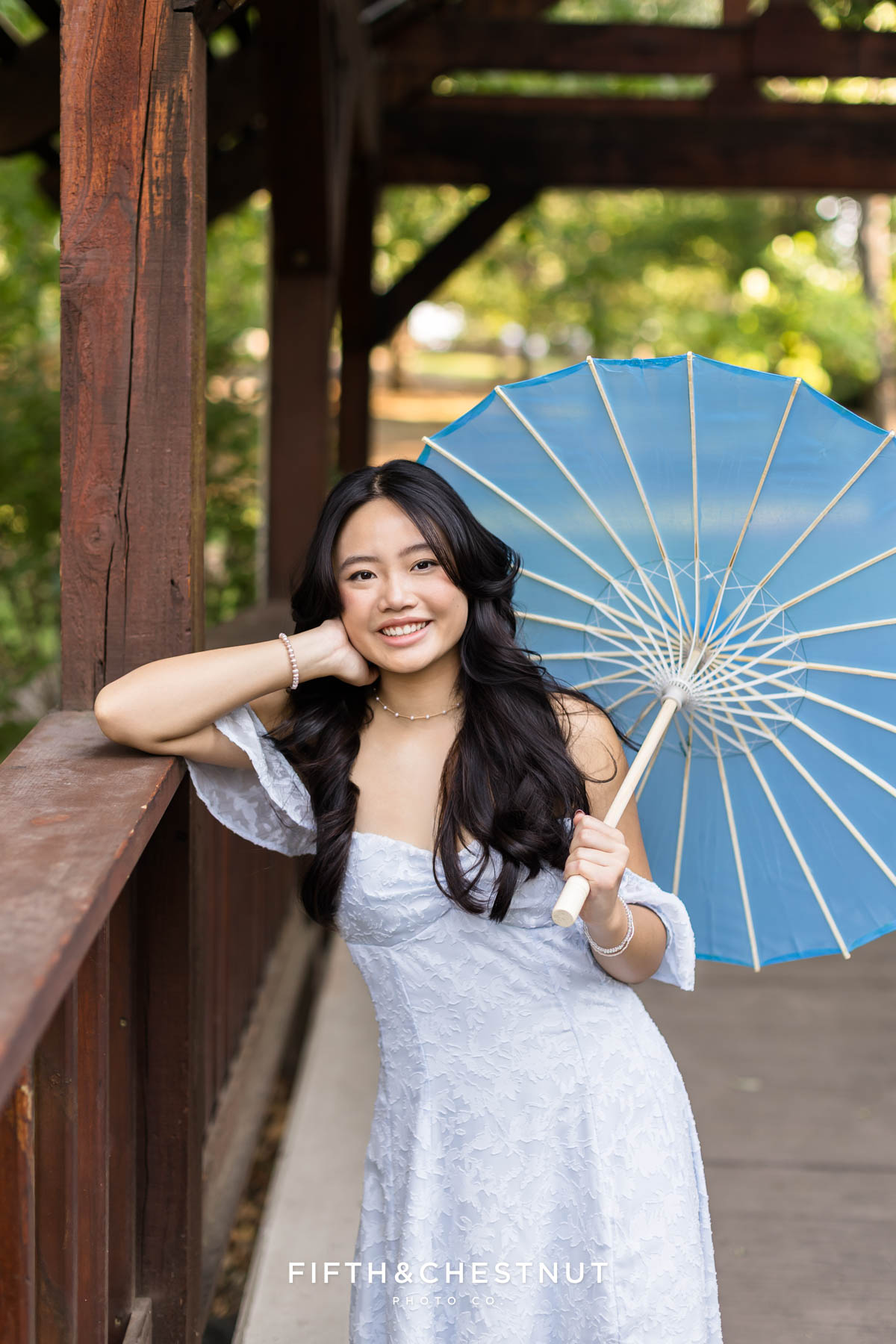 Bridgerton inspired senior portraits at UNR by Reno Senior Photographer